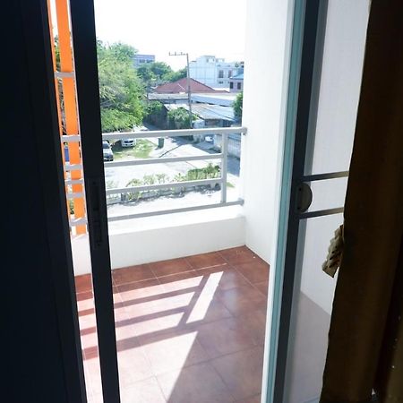 V At Bangsaen Hotel Bagian luar foto
