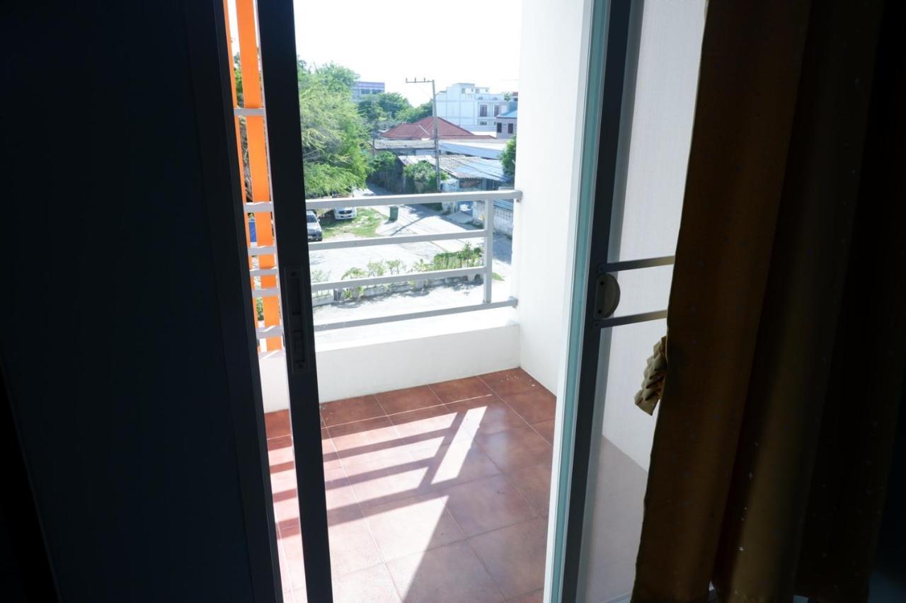 V At Bangsaen Hotel Bagian luar foto